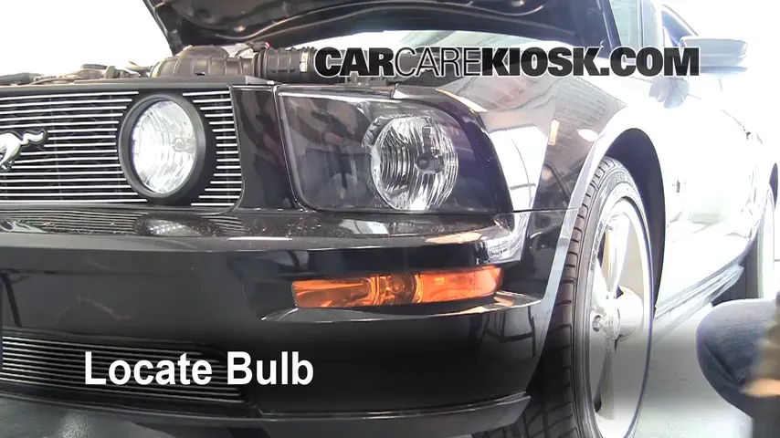 2006 Ford Mustang GT 4.6L V8 Coupe Lights Turn Signal - Front (replace bulb)